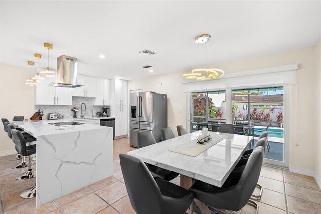 Building Photo - 4804-4806-4806 NE 21st Ave