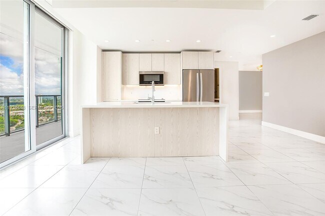 Building Photo - 2000 Metropica Wy