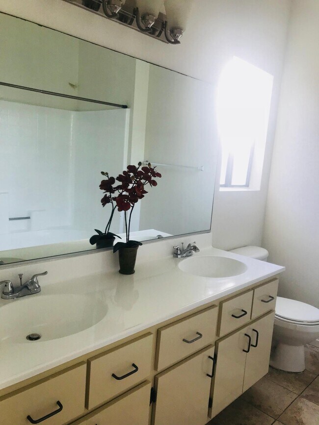 Double sink vanity - 14400 Dickens St