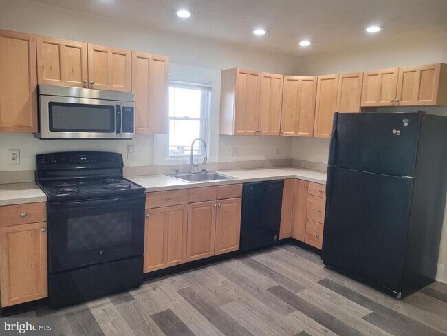 Building Photo - 48 Webster St