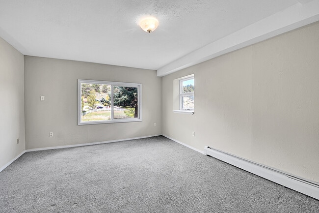 Building Photo - 836 Sleepy Hollow Dr