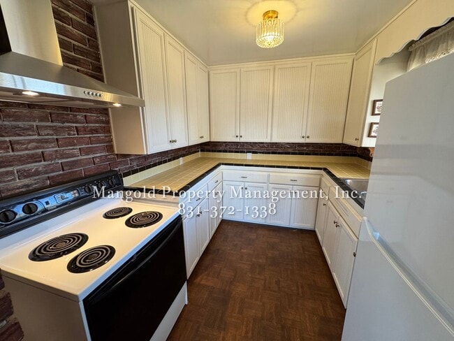 Building Photo - Fully Updated 3-Bedroom Home with Spacious...