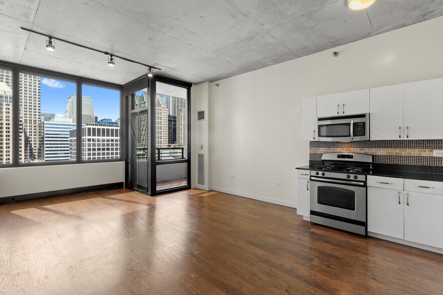 Building Photo - 235 W Van Buren St
