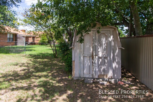 Building Photo - 1609 Ronstan Dr