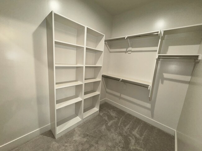 Building Photo - 1437 SW Winthrop Dr