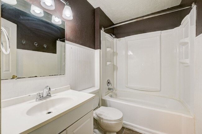 Building Photo - 4 bed 2 bath home in Norman