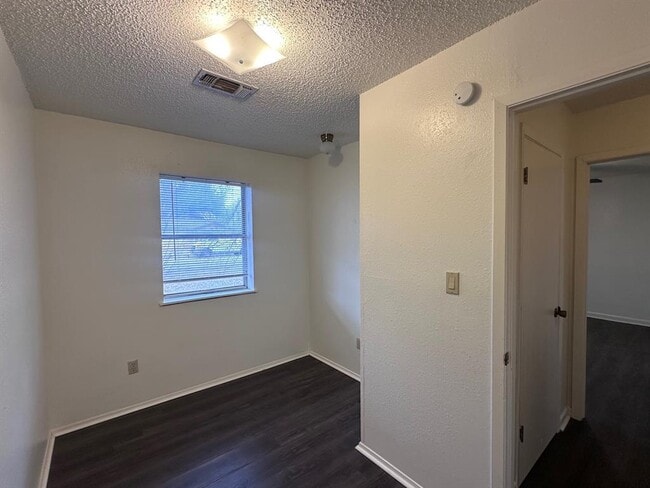 Building Photo - 413 Magnolia St