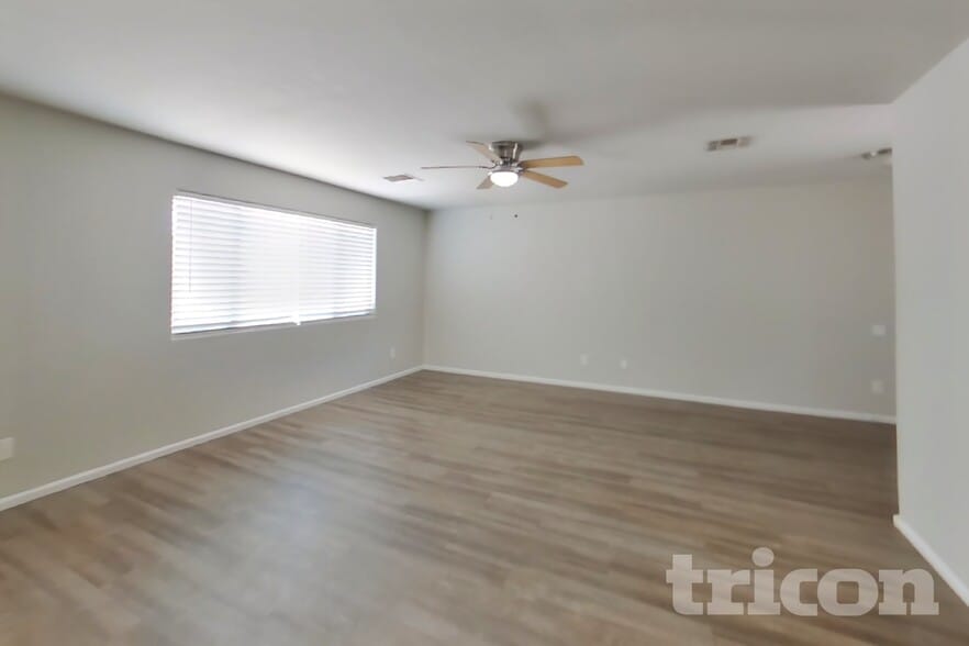 Building Photo - 4151 E Aragonite Ln