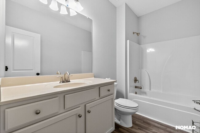 Building Photo - Spacious 5BR House in Buford