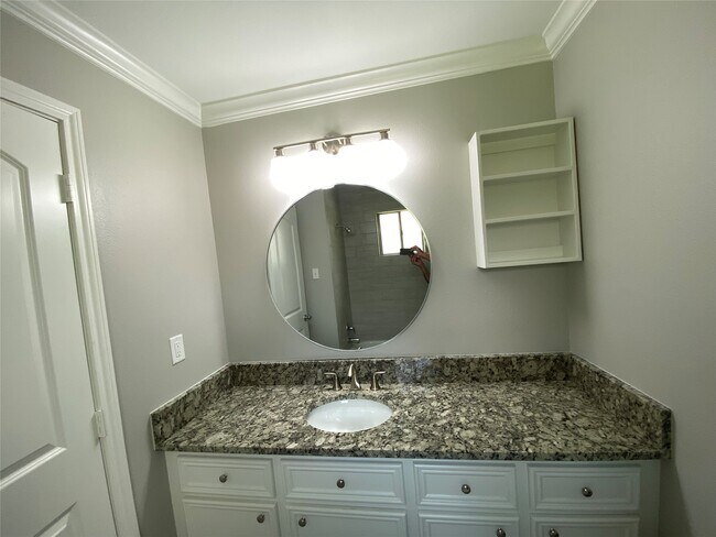 Building Photo - 211 W 17th St