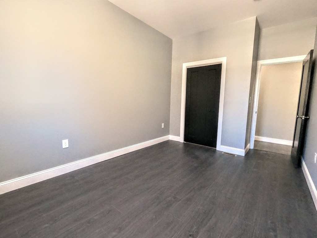 Building Photo - 2 Sunnyside St