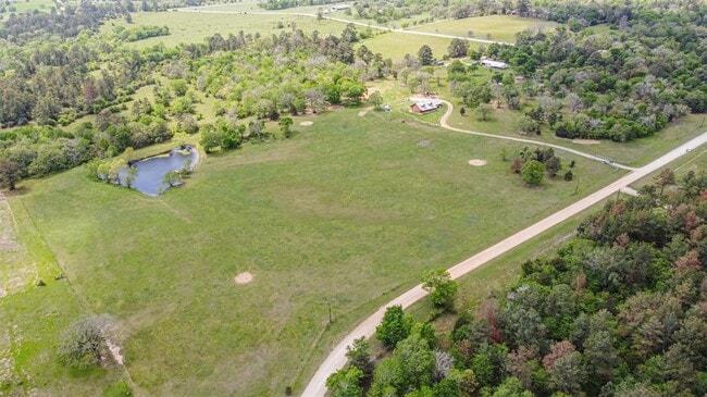 Building Photo - 10 acres with 3/2 cabin for rent in Navaso...