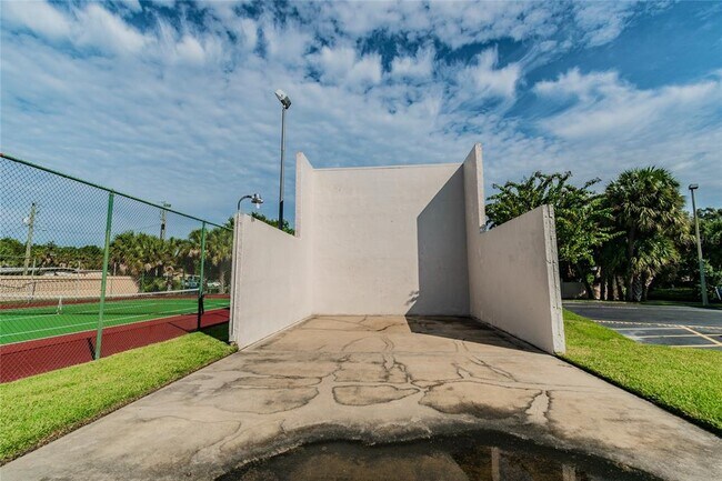 Building Photo - 9001 Tudor Dr