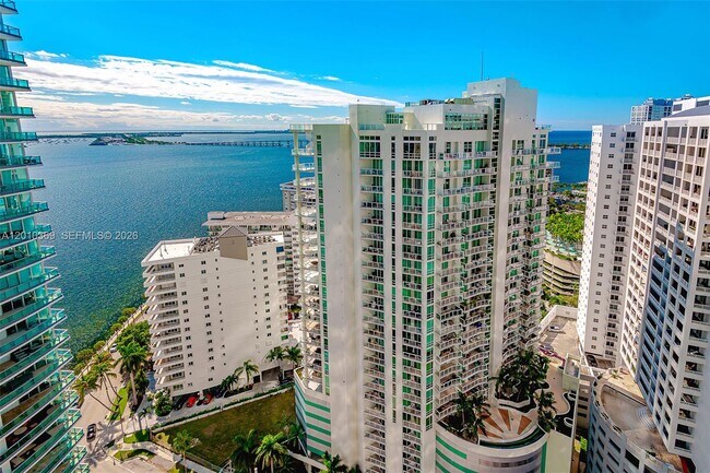 Building Photo - 1300 Brickell Bay Dr