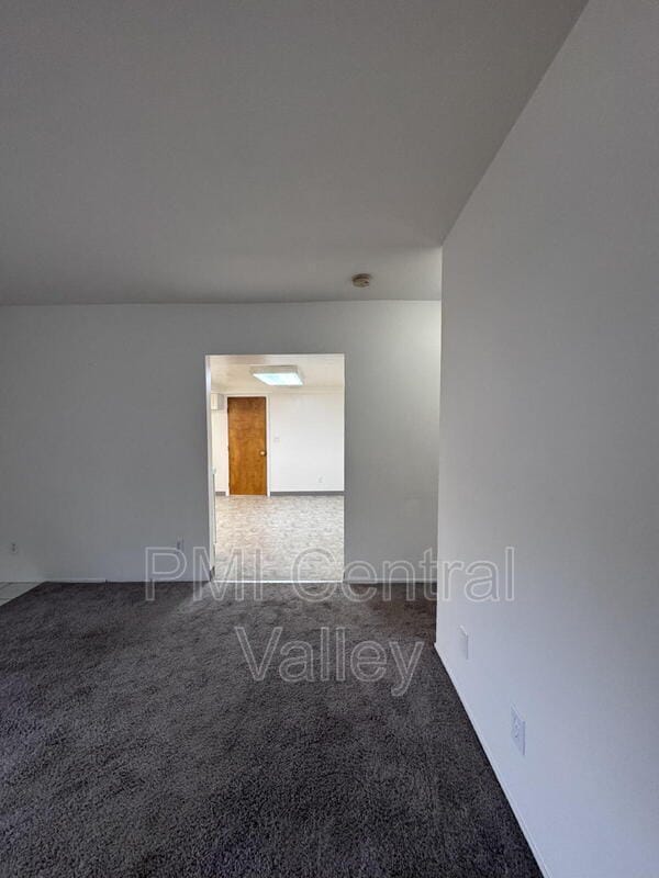 Building Photo - 136 E Stadium Dr