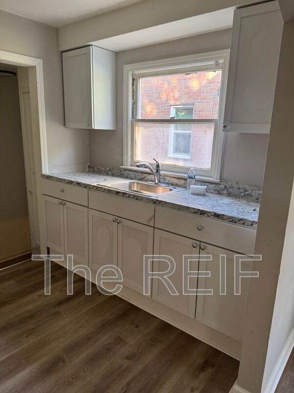 Building Photo - 13137 Elmdale St