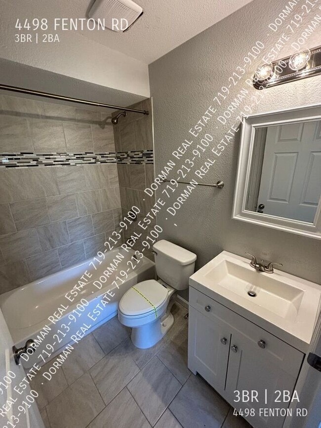 Building Photo - 4498 Fenton Rd