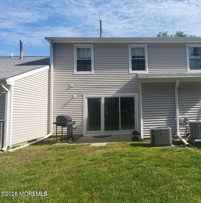 Building Photo - 32 Redwood Dr