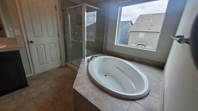 Building Photo - Beautiful Newer Puyallup Home You Will Not...