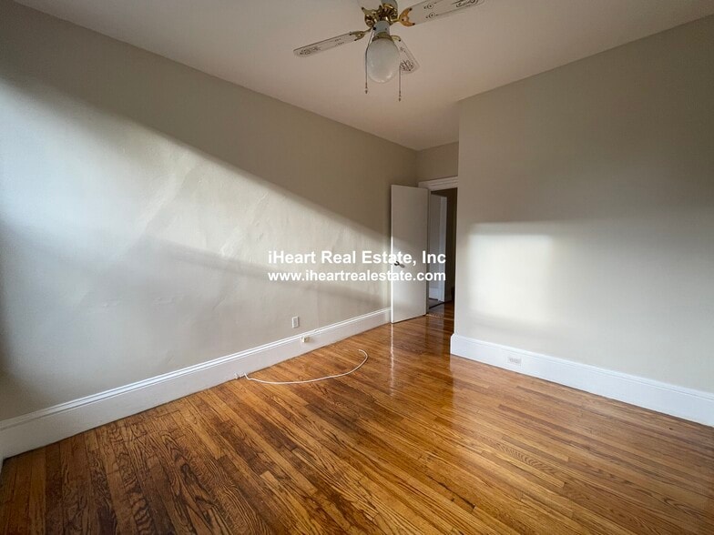 Building Photo - 338 K St