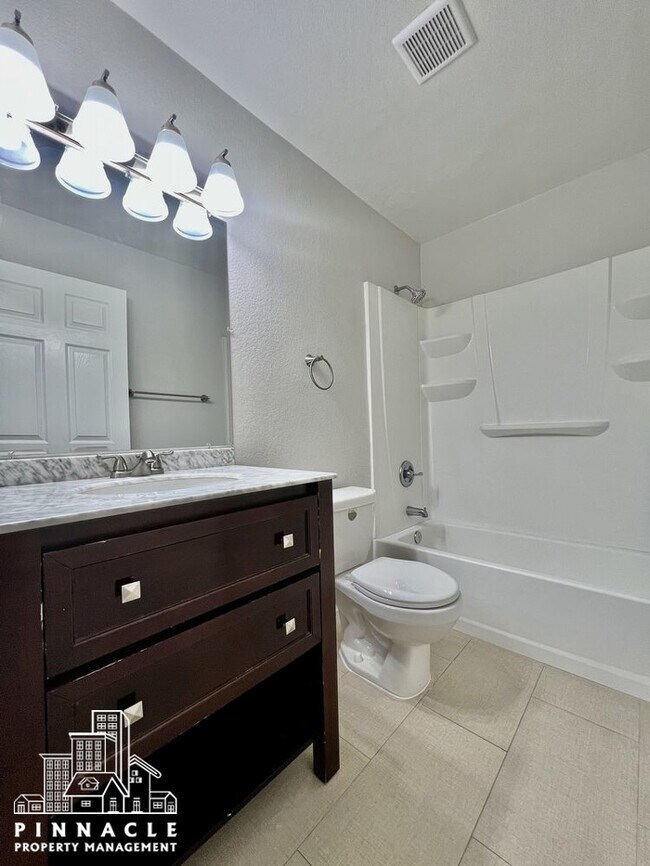 Building Photo - 2 Bed 2 Bath Torrance Apartment For Rent