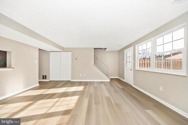 Building Photo - 103 Savannah Ct