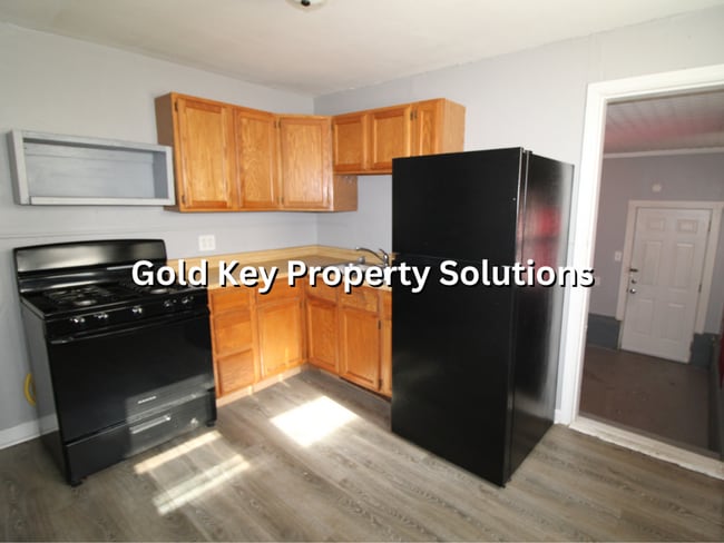 Building Photo - MUNCIE 2 BR 1 BA House with Central Air and 2-Car Garage (SECTION 8 APPROVED)