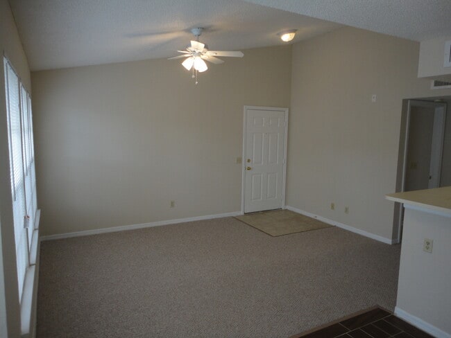 Building Photo - MOVE-IN SPECIAL!! 2br/2ba Second Floor Tradewinds Condo!