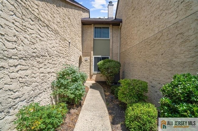 Building Photo - 73 Tennyson Dr