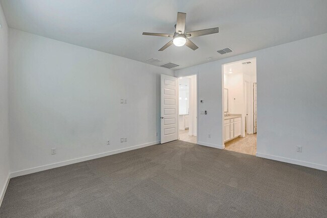 Building Photo - 12881 N 145th Dr