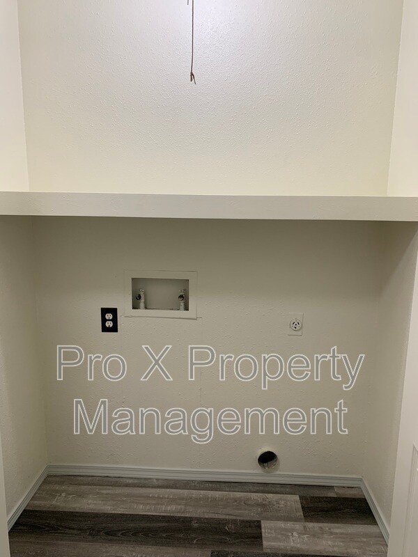 Building Photo - 3111 E 12th St