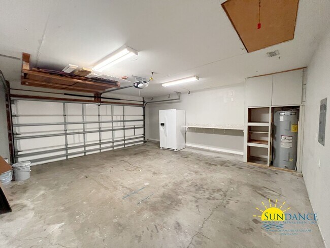 Building Photo - Charming 3-Bedroom + Office Home in Crestview, Prime Location Near I-10 & FL-85!