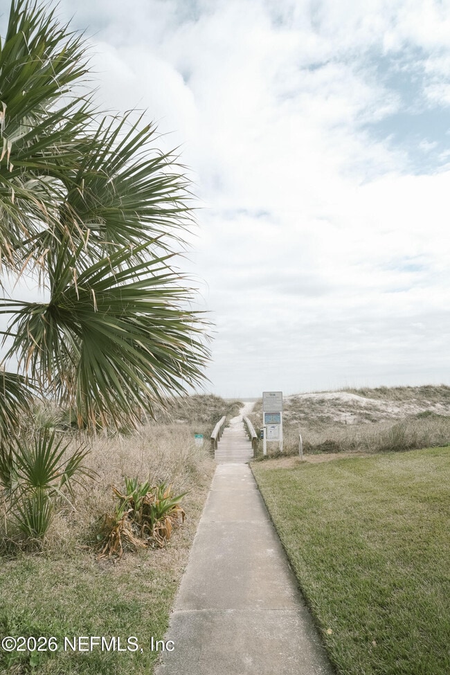 Building Photo - 212 Oak St