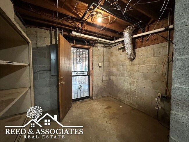 Building Photo - Spacious 3-Bedrooms in White Station School District!