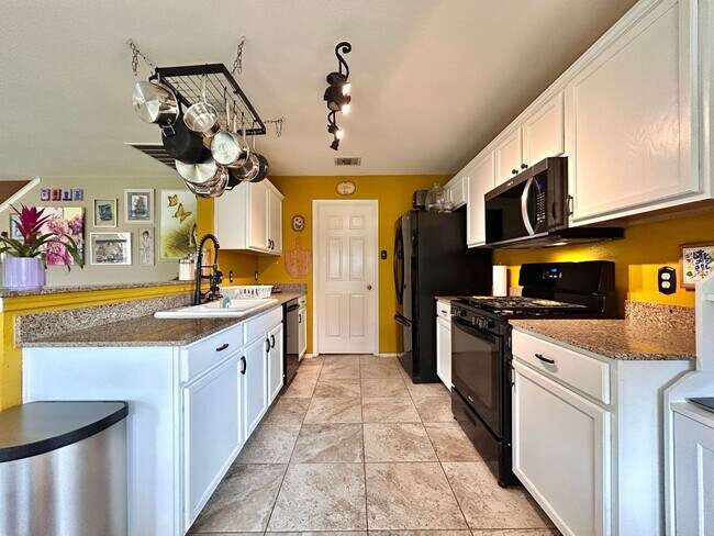 Building Photo - 14801 Falling Stone Ln