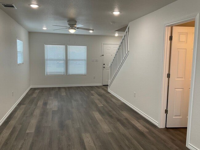 Building Photo - COMING SOON!!!!! Beautiful 2 Bedroom, 1.5 Bath Duplex in Kingsland, TX.