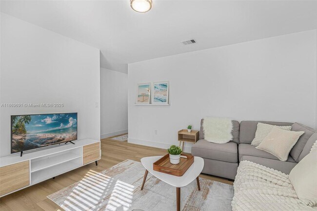 Building Photo - 2661 SW 28th Ct