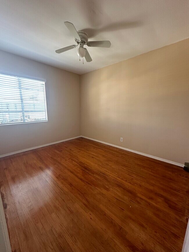 Building Photo - 7303 Woodley Ave