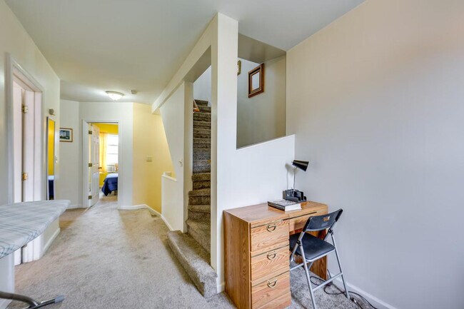 Building Photo - 504 Center St