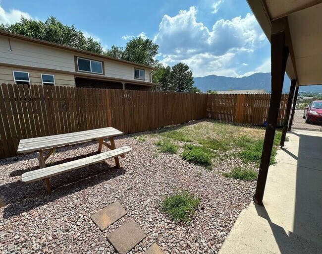 Building Photo - Cozy 2-Bedroom Rental – Perfect for Comfort & Convenience!