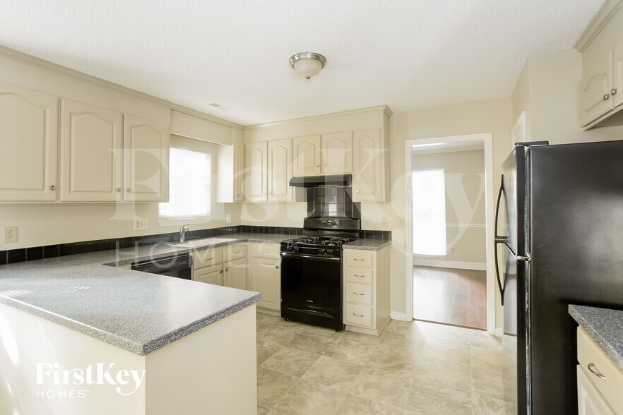 Building Photo - 10017 Topeka Dr