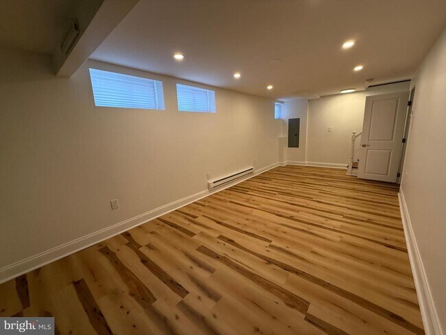 Building Photo - 3405 Carpenter St SE