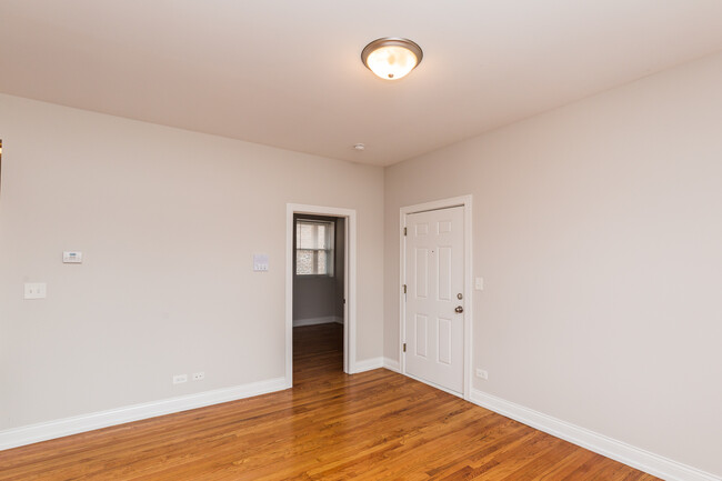 Building Photo - 4911 W Cuyler Ave