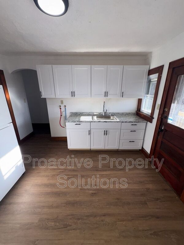 Building Photo - 532 Alder St