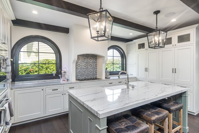 Building Photo - Prime Single Family Home