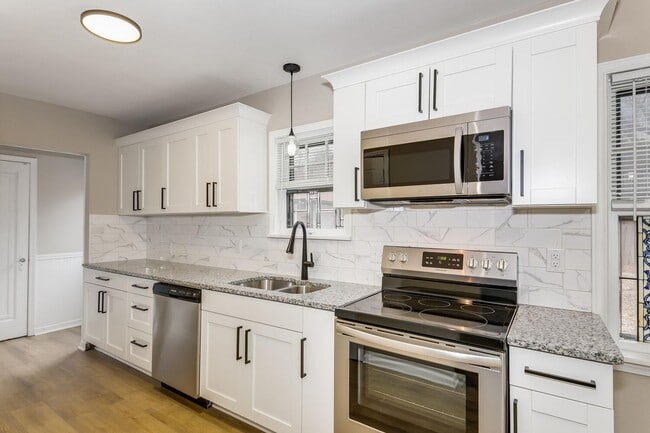 Building Photo - College Hill Home for rent! 4 bedroom 2 bath!