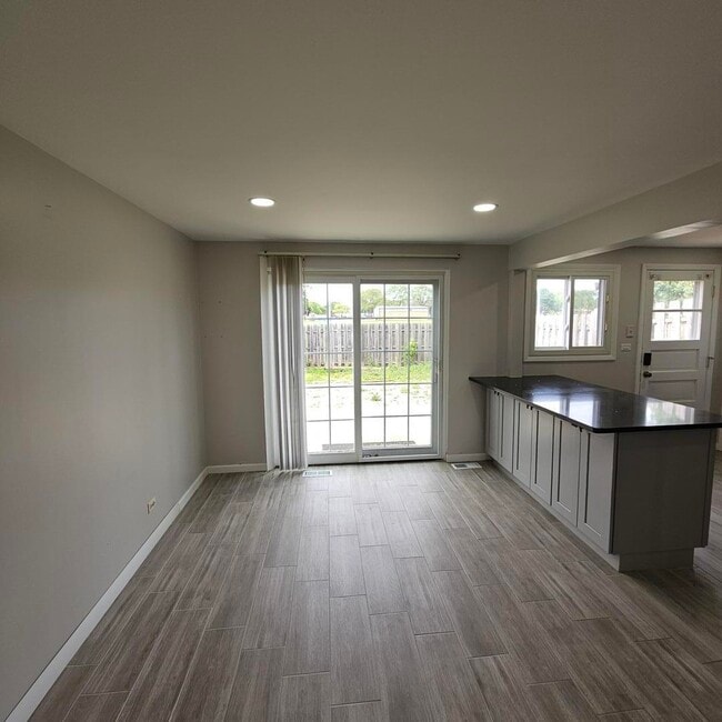 Building Photo - 9268 Barberry Ln