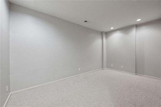 Building Photo - 1294 Fernwood Cir NE
