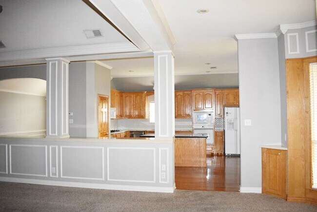 Building Photo - Spacious 3-2-2 with Study in North Richlan...