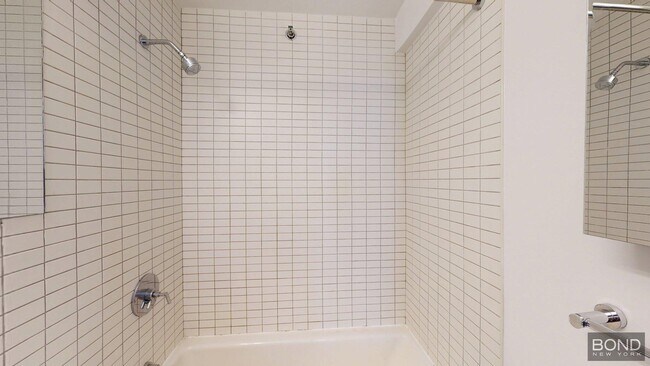 Building Photo - 222 E 39th St